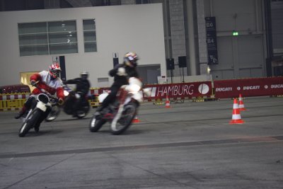Schaulaufen in der Aktionhalle der HMT